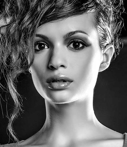 WOMEN BLACK AND WHITE PORTRAIT BY HOMERO ALEMAN PHOTOGRAPHY