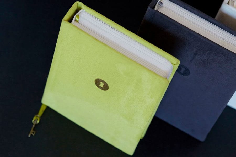 PHOTOBOOK BY HOMERO ALEMAN PHOTOGRAPHY - WEDDING BOOKS - PORTRAIT BOOKS - MODEL BOOKS - WEDDING ALBUM